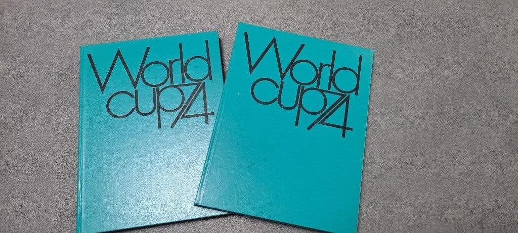 Voetbalboeken: W.K. Voetbal 1974, Verzamelen, Sportartikelen en Voetbal, Ophalen, Zo goed als nieuw, Overige binnenlandse clubs