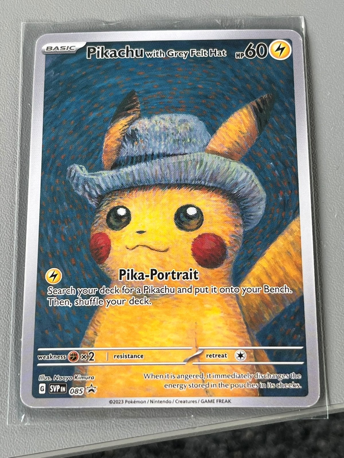 Pikachu met Grijze Vilten Hoed - Pika-Portrait Pokémon Kaart, Ophalen of Verzenden, Zo goed als nieuw, Losse kaart