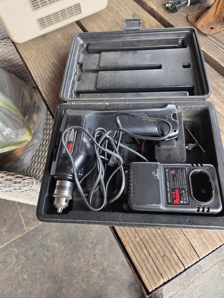 Boormachine met oplader en koffer - Praxis 7.2V, Ophalen of Verzenden, Gebruikt, Minder dan 400 watt, Boormachine