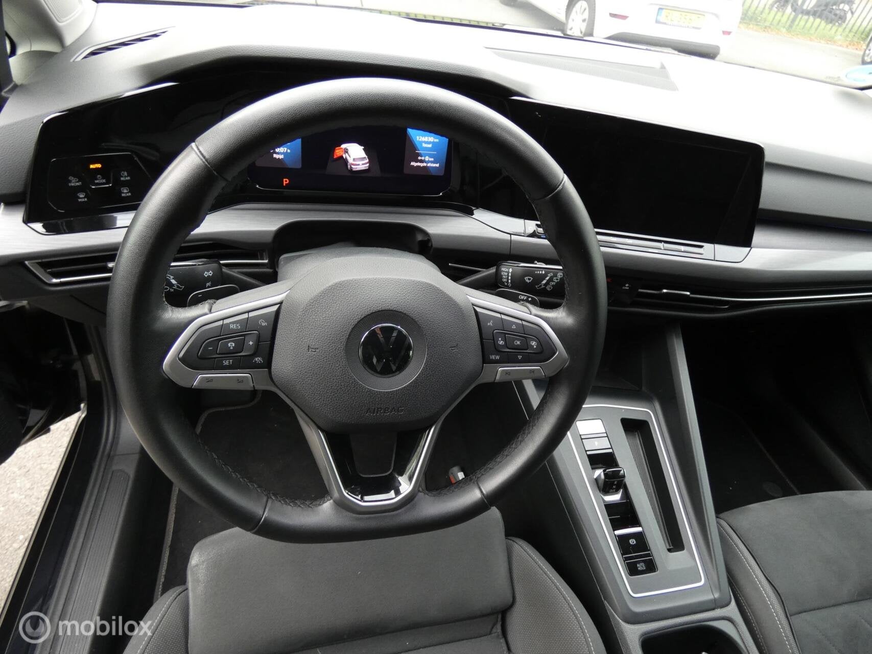 Volkswagen Golf 1.5 eTSI Style /AUTO /NAP/PANODAK, Auto's, Euro 6, 4 cilinders, 150 pk, Zwart
