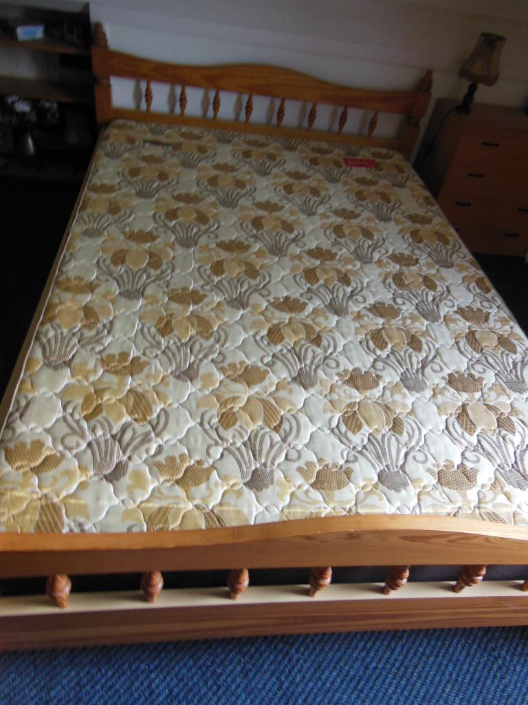 Ledikant incl. matras plus bodem.  (200x140), Ophalen, Gebruikt, Overige kleuren, Tweepersoons