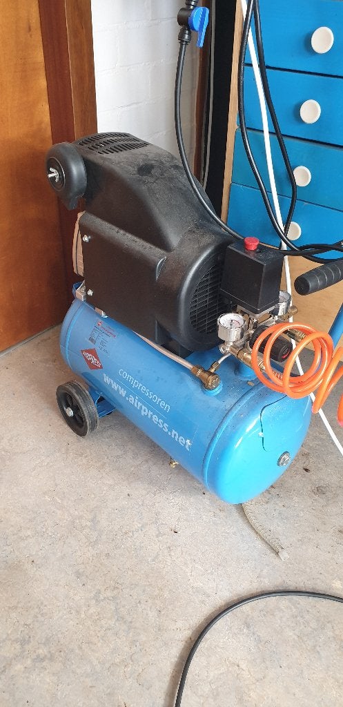 compressor merk Airpress, Doe-het-zelf en Verbouw, Compressors, Ophalen, 6 tot 10 bar, Zo goed als nieuw, Minder dan 200 liter/min