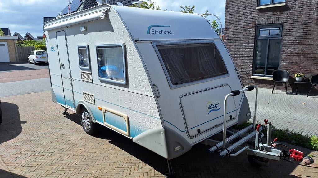 Eifelland caravan 2001 5 persoons, goed onderhouden., Overige merken, Omvormbare zithoek, Rondzit, Particulier