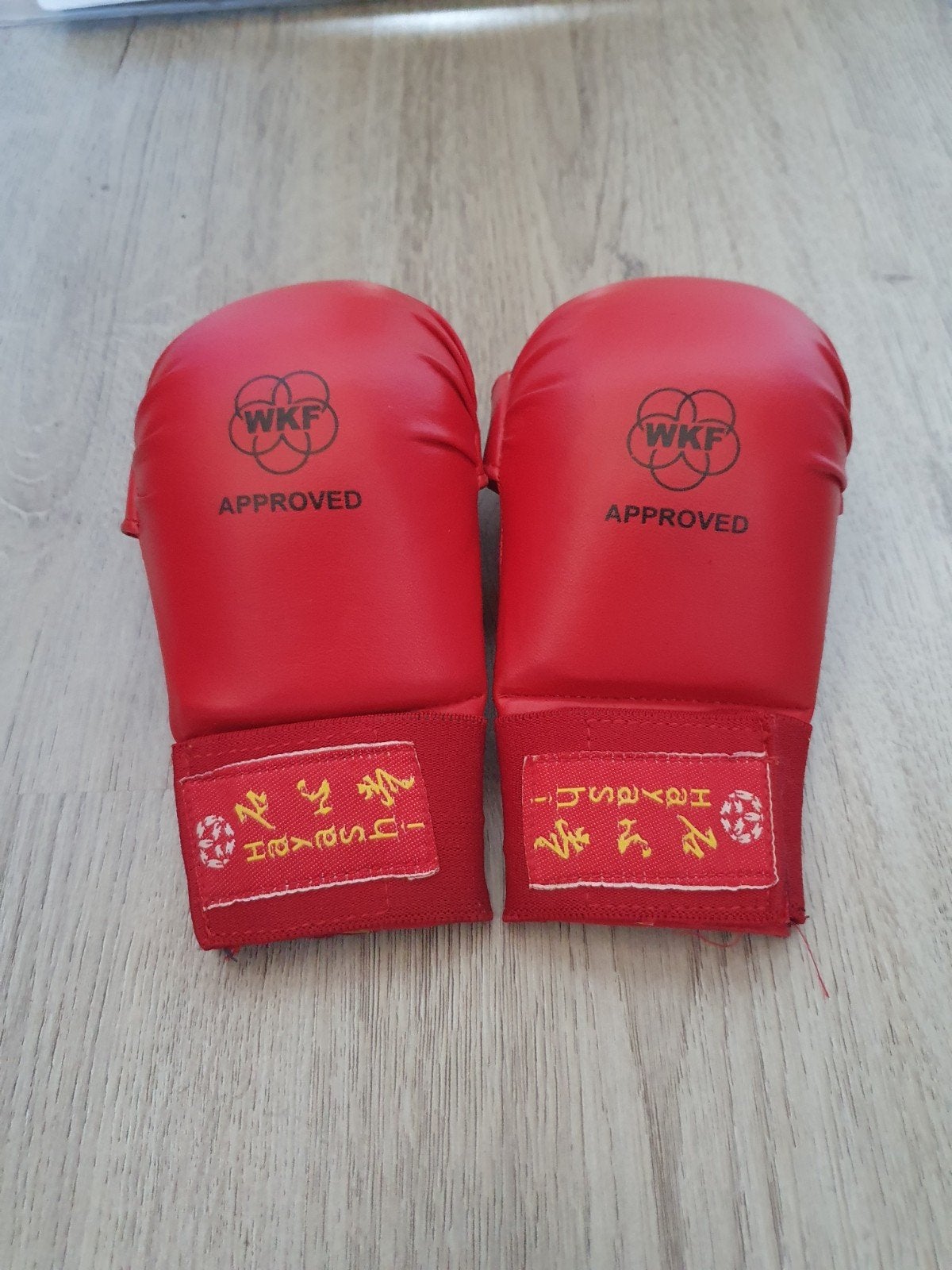 Karate handschoenen - Matsuru en WKF Approved, Vechtsportbescherming, Ophalen of Verzenden, Zo goed als nieuw, Karate