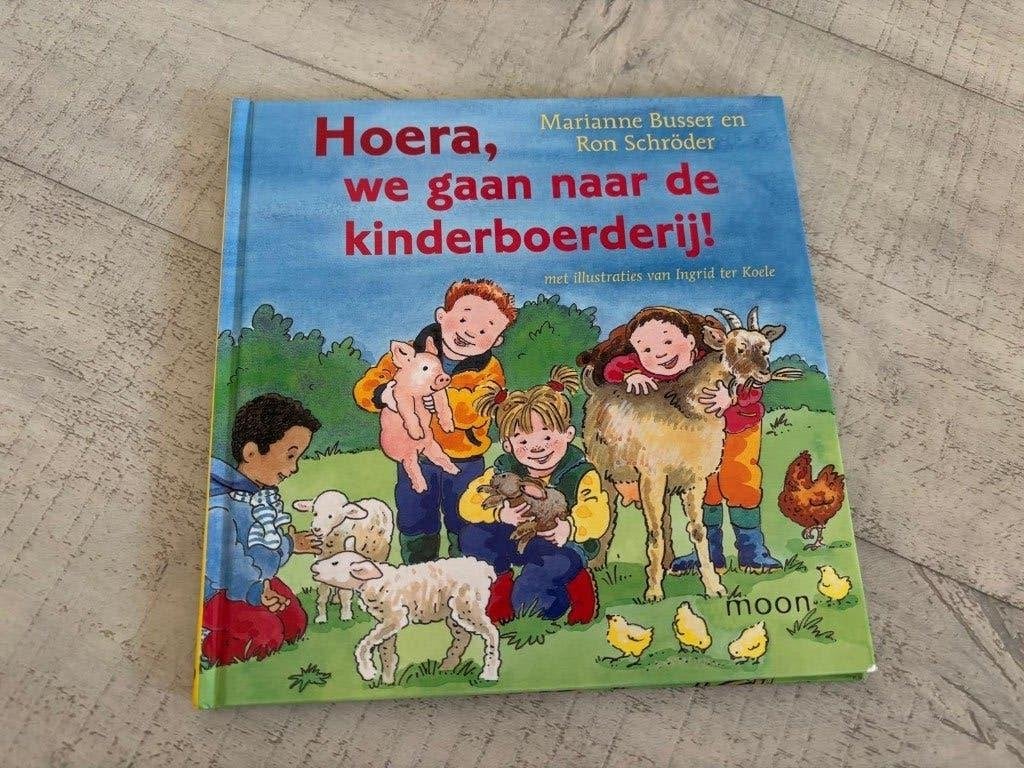 Als nieuw! Hoera, we gaan naar de kinderboerderij!, Marianne Busser en Ron Schröder, Fictie algemeen, Jongen of Meisje, Ophalen of Verzenden