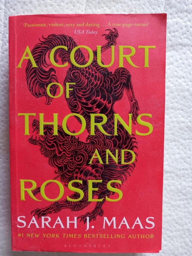 Boek: A Court of Thorns and Roses - Sarah J. Maas, Boeken, Fantasy, Ophalen, Zo goed als nieuw