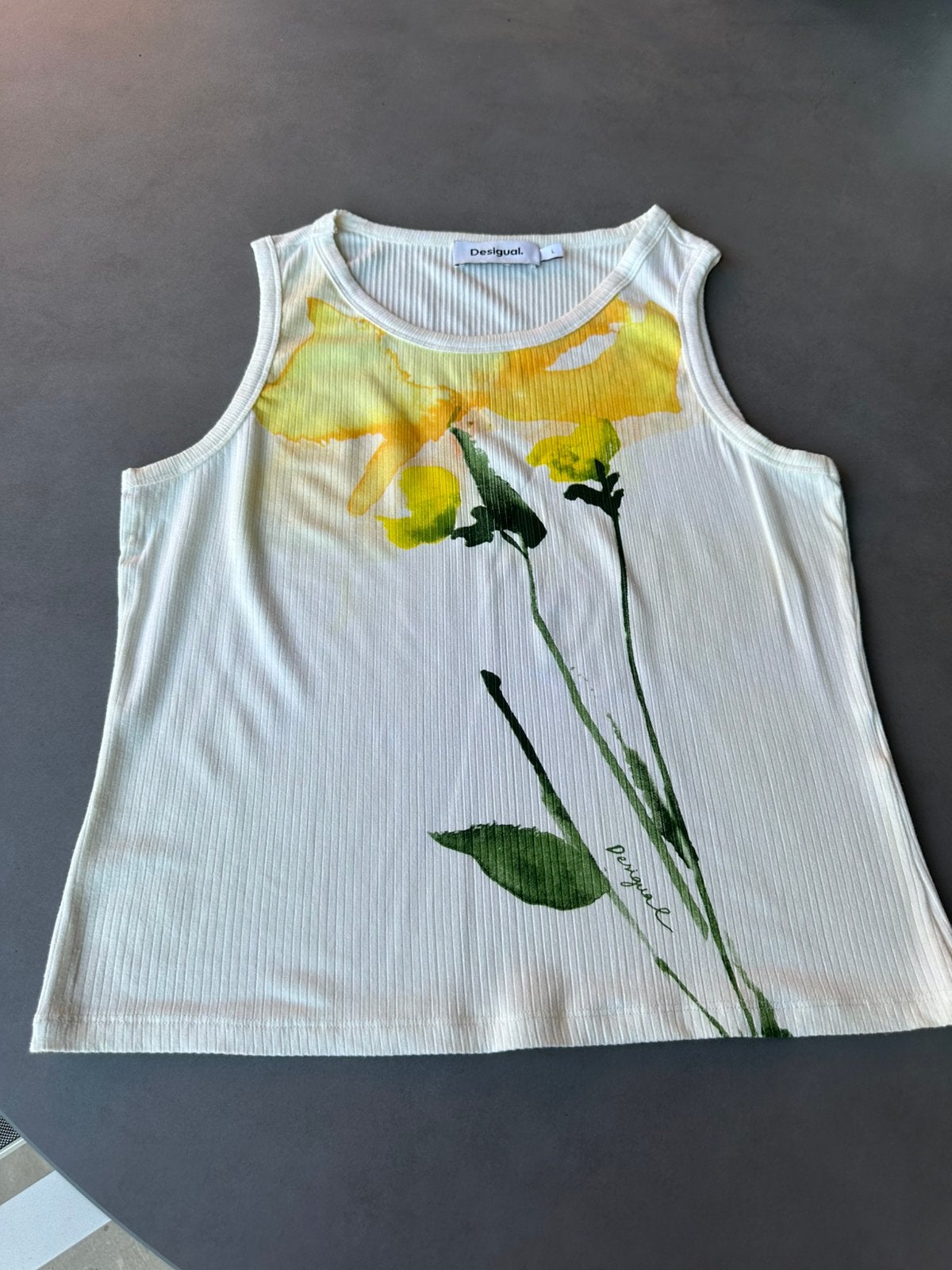 Off white /geel/groene Desigual top, maat L, Dseigual, Maat 42/44 (L), Zo goed als nieuw, Zonder mouw