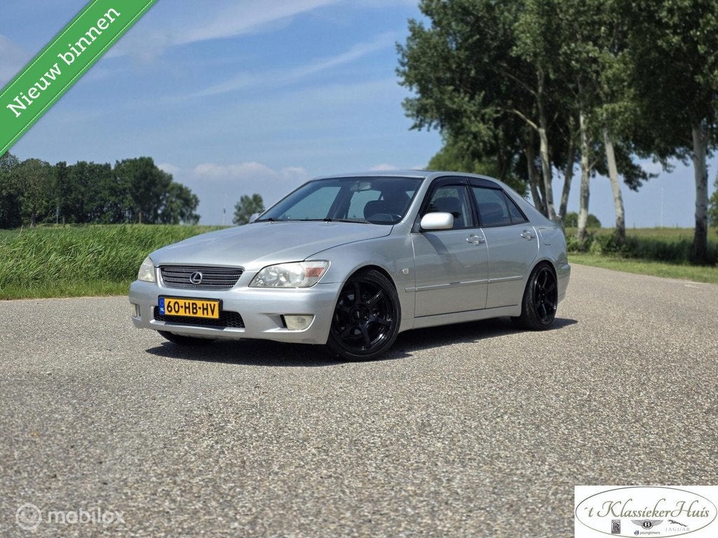 Lexus IS200, 6 cilinder Handgeschakeld, zeldzaam!, Gebruikt, Zwart, 1335 kg, Sedan