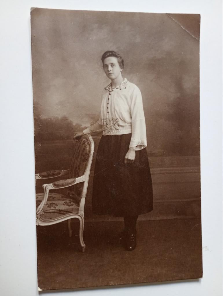 Fotokaart Groningen Vrouw uit Uithuizermeeden 1923, Verzamelen, Foto's en Prenten, Ophalen of Verzenden, Voor 1940, Gebruikt, Foto