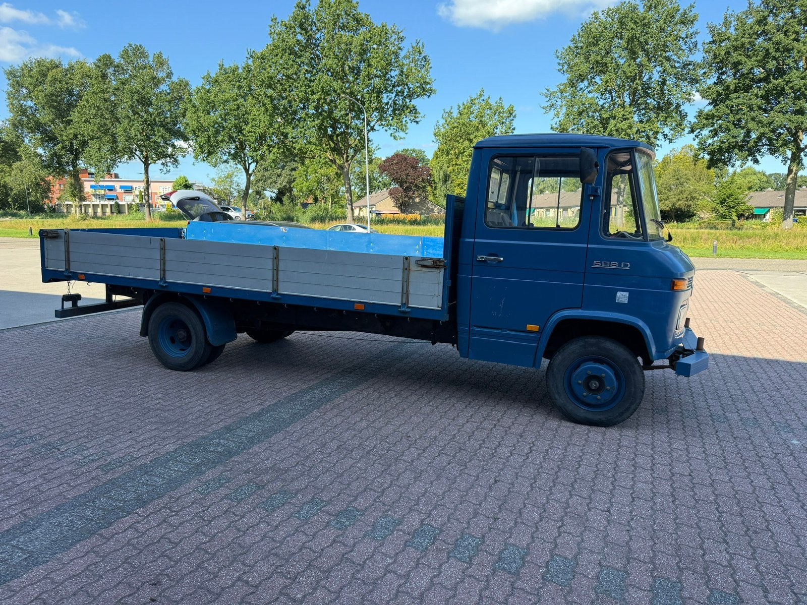 mercedes 508 (bet)open laadbak start direct altijd