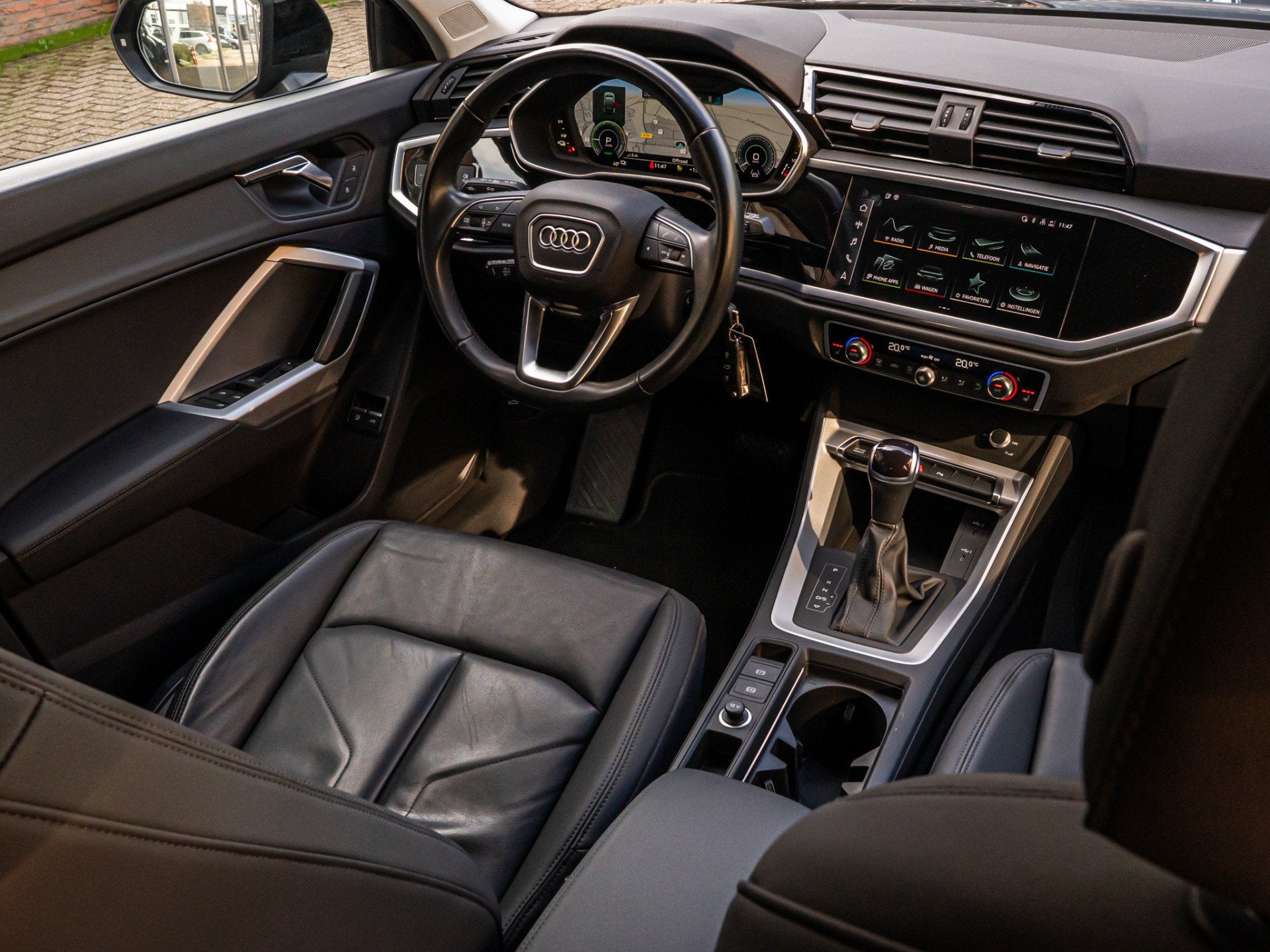 Audi Q3 Sportback 45 TFSI e Advanced Edition CAMERA 19 INCH, Auto's, Dealer onderhouden, Euro 6, Zwart, Leder