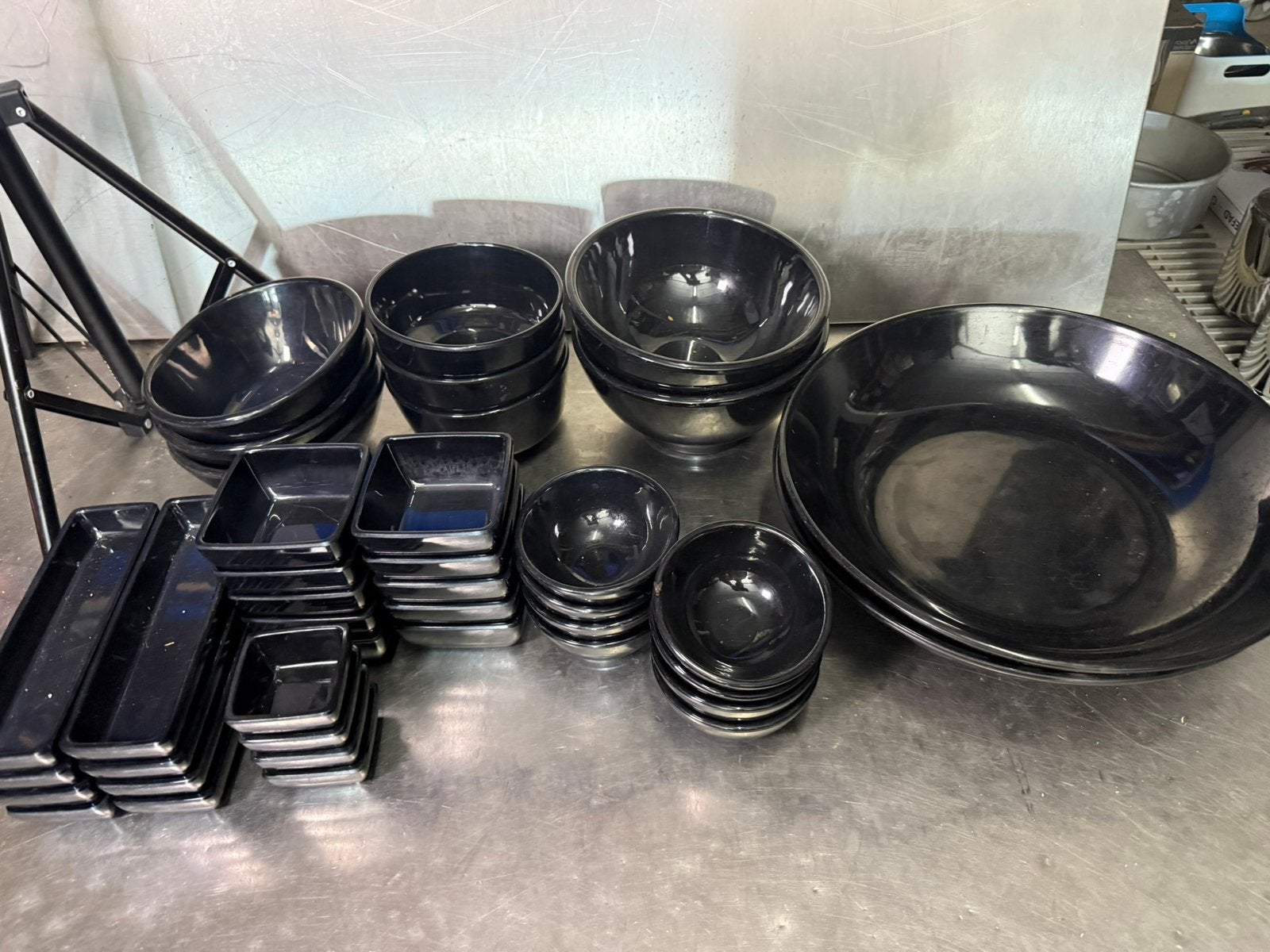 40 diverse zwarte melamine schalen, Ophalen, Zo goed als nieuw
