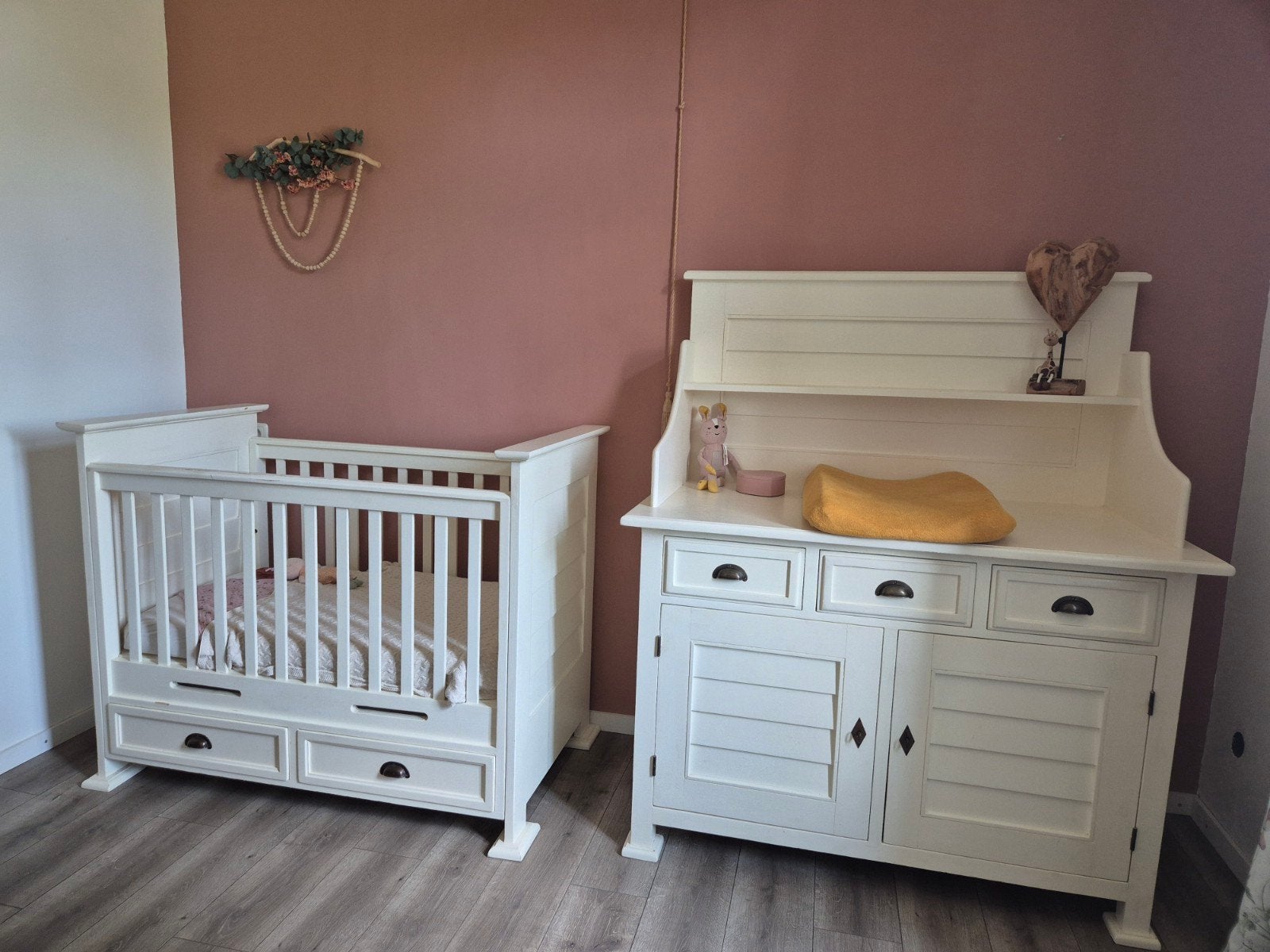 Massief houten babykamer 't Zandmenke | Ledikant + commode |, Kinderen en Baby's, Kinderkamer | Complete kinderkamers, Ophalen