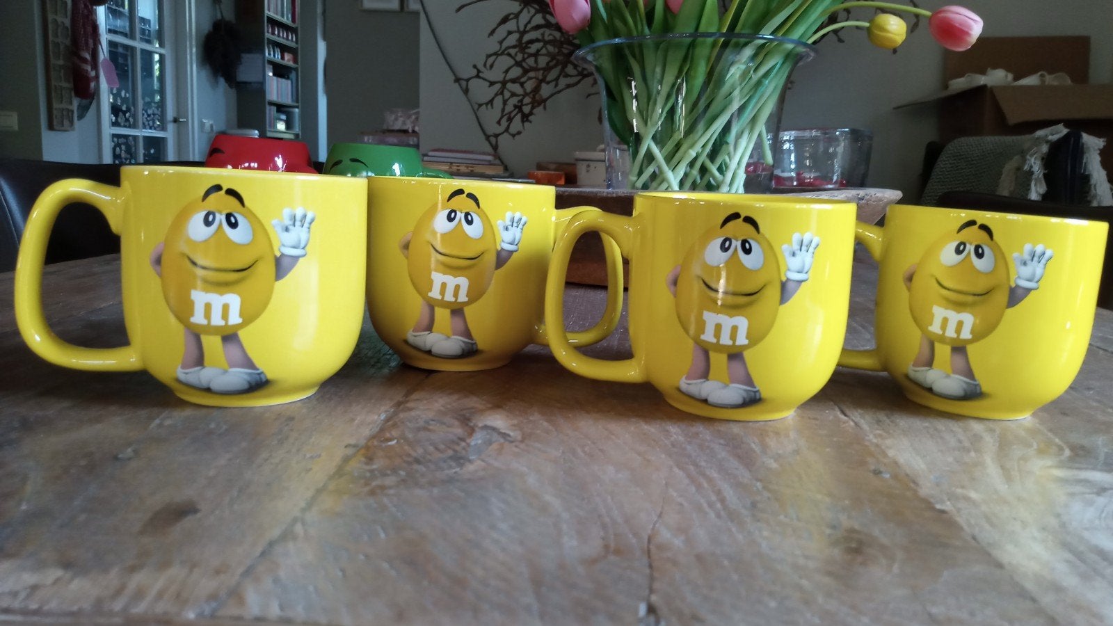 M&M grote gele mokken met tekst dromer 4x samen : x, Ophalen of Verzenden, Aardewerk, Overige stijlen, Kop(pen) en/of Schotel(s)