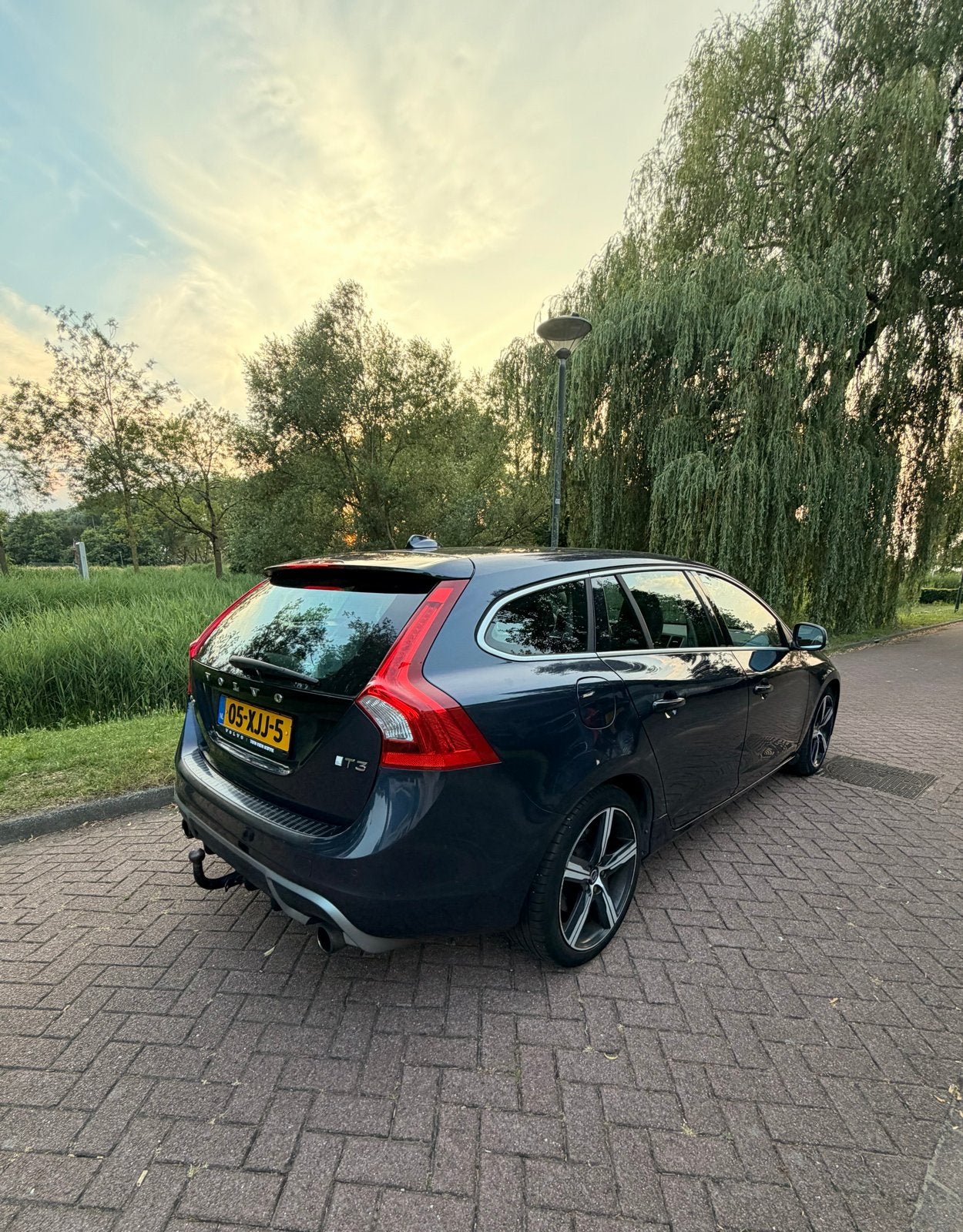 Volvo V60 T3 R-Design |150 PK | 2012 | 204.478 km, Voorwielaandrijving, 1596 cc, 4 cilinders, Blauw