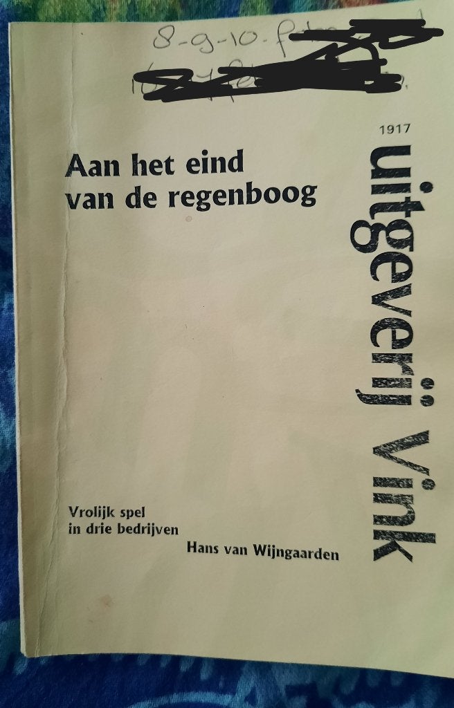 boek toneelstuk met rolverdeling aan het eind vd regenboog, Ophalen of Verzenden, Gelezen, Toneel, Hans van wijngaarden