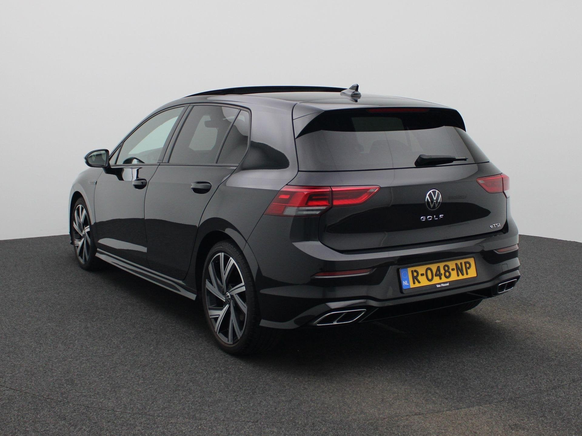 Volkswagen Golf 1.5 eTSI R-Line | IQ-LIGHT | PANORAMADAK | N, 12 maanden, Euro 6, 4 cilinders, 1252 kg