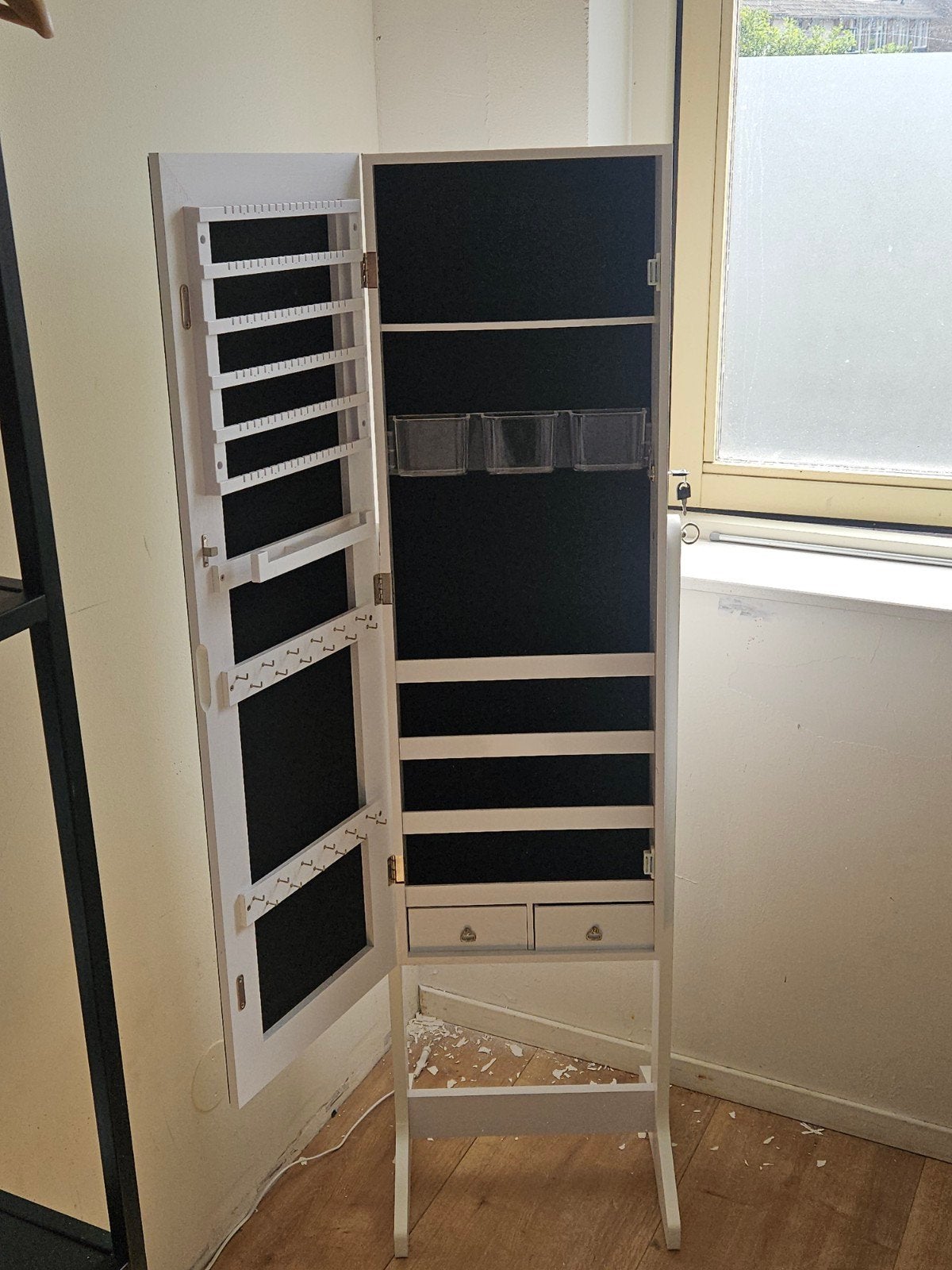 White jewelry cabinet, Huis en Inrichting, Woonaccessoires | Spiegels, Ophalen, Minder dan 50 cm, Zo goed als nieuw, Minder dan 100 cm