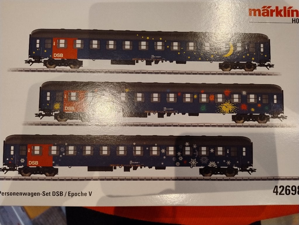 Märklin 42698 – 3-delige Set DSB Personenrijtuigen – NIEUW, Wisselstroom, Ophalen of Verzenden, Märklin, Nieuw
