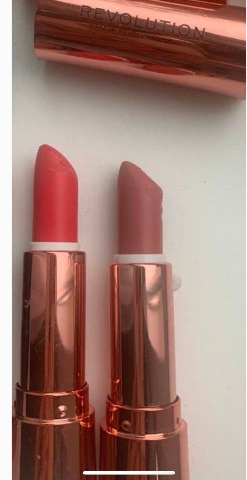 2 lipsticks van Revolution voor 3,50 per stuk, Ophalen of Verzenden, Zo goed als nieuw, Lippen