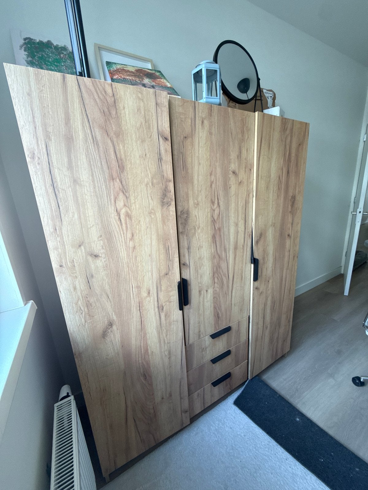 JENSLEV Kledingkast 144x176 met 3 deuren en 3 lades, 100 tot 150 cm, Ophalen of Verzenden, Zo goed als nieuw, Met lade(s)