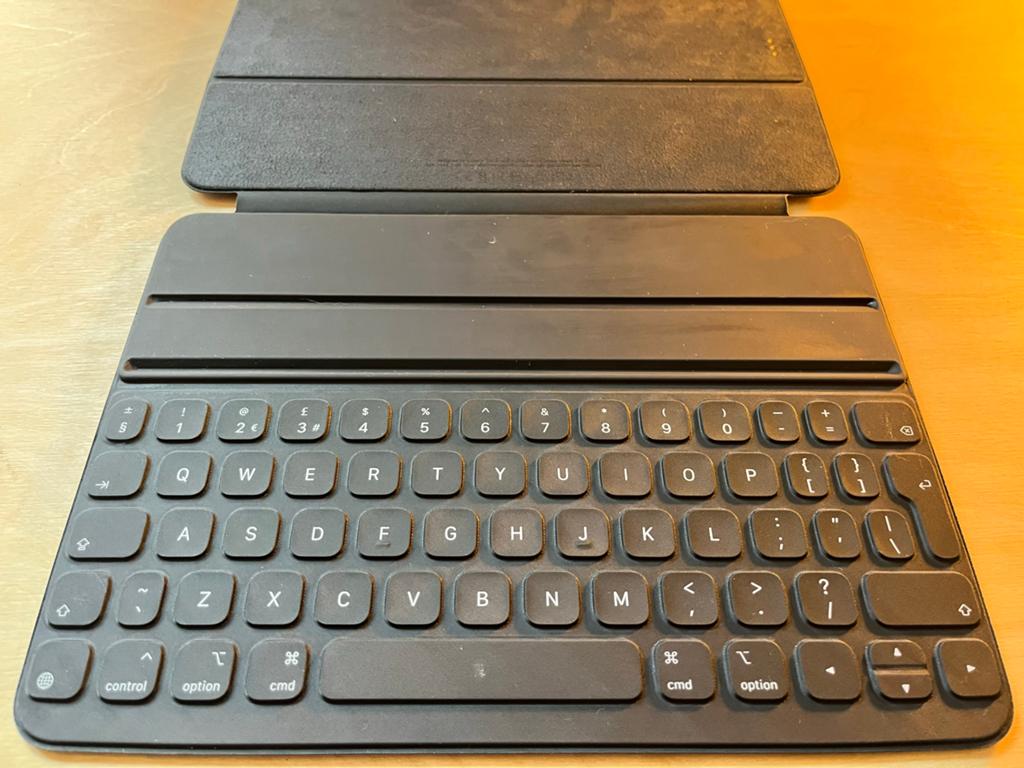 Apple Smart Keyboard Folio 11 inch, Ophalen of Verzenden, Zo goed als nieuw, 11 inch, Bescherming voor- en achterkant
