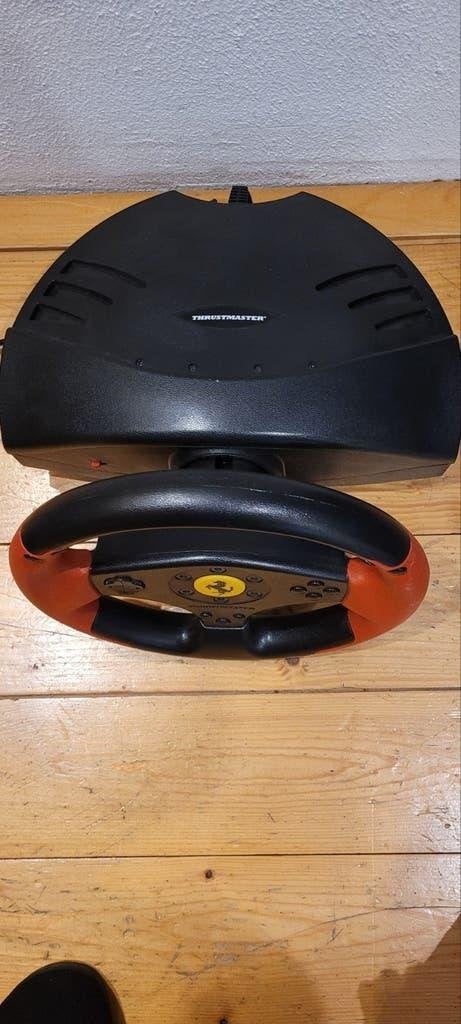 XboxThrustmaster Ferrari Racing stuur Red Legend Edition PC, Spelcomputers en Games, Ophalen of Verzenden, Zo goed als nieuw, Stuurtje of Sportattribuut