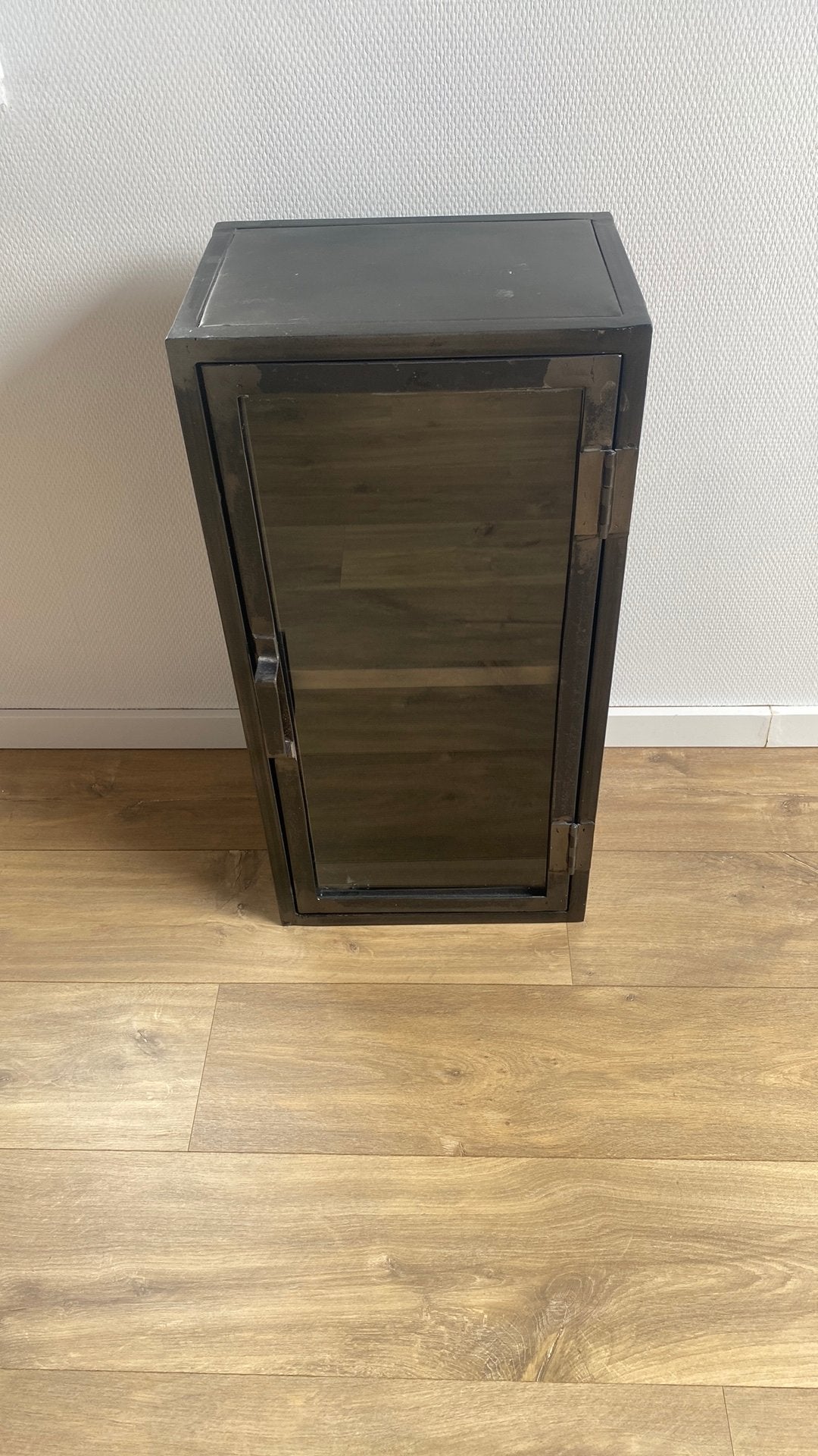 Metalen kastje zwart, Ophalen, Minder dan 50 cm, Gebruikt, Glas