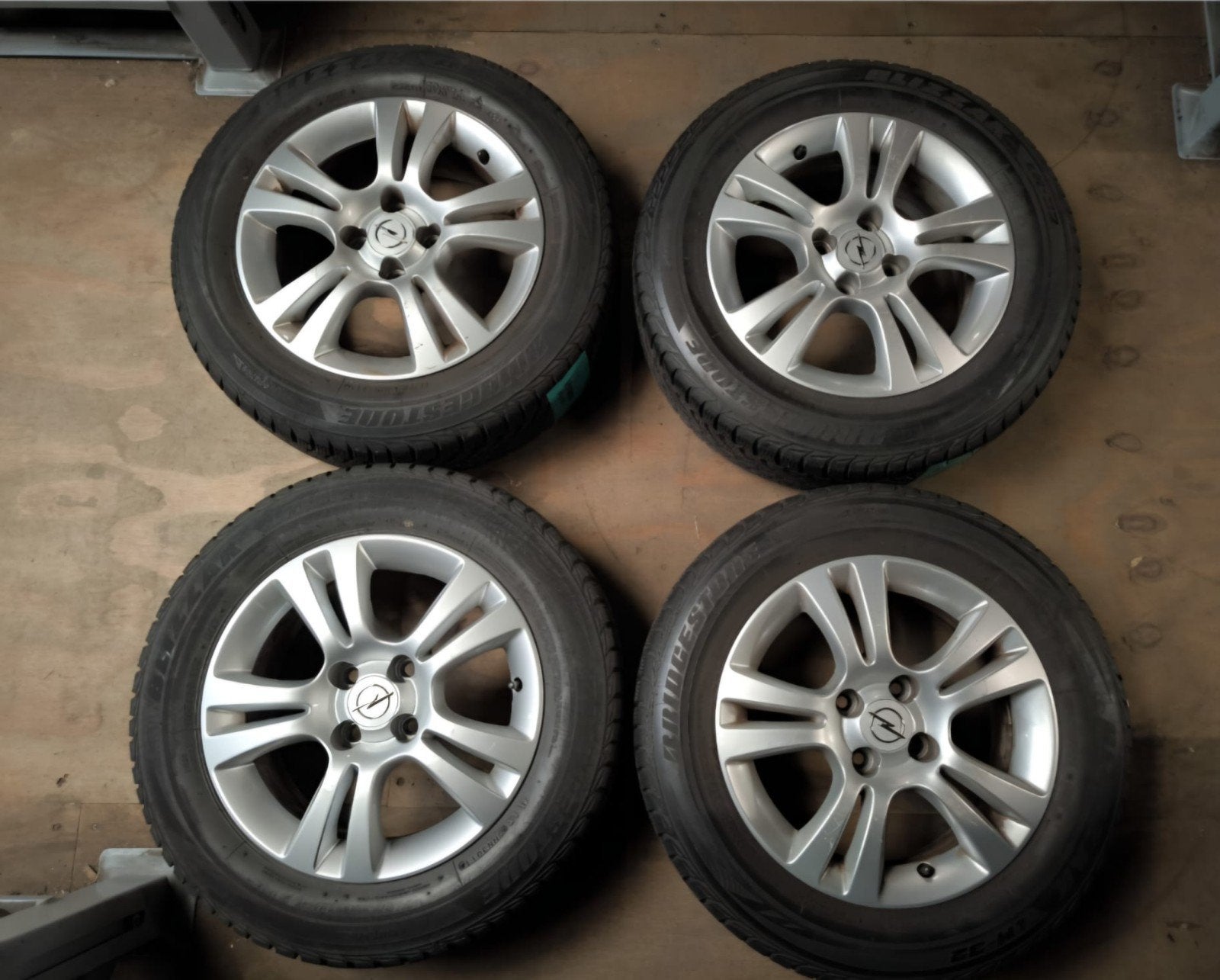 Winterbanden Bridgestone Blizzak LM-32 185/65 R15, Ophalen, Gebruikt, 15 inch, Banden en Velgen