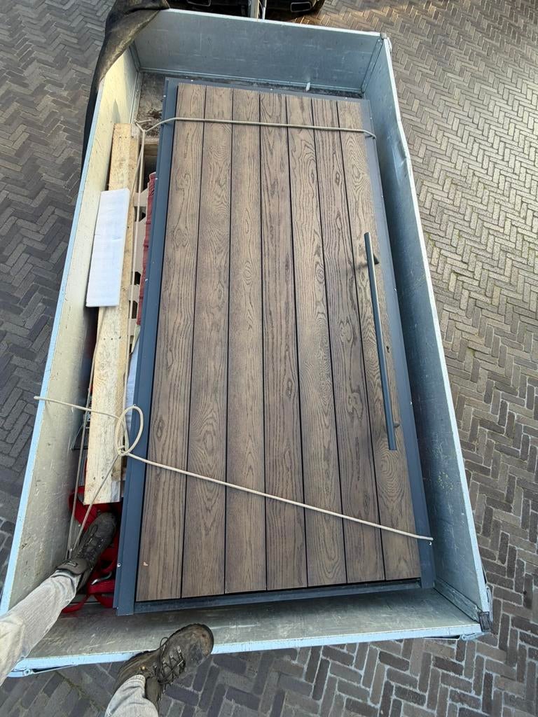 Voordeur met kozijn aluminium, bekleed met kunsthout, Ophalen, Zo goed als nieuw, Rechthoekig, Metaal