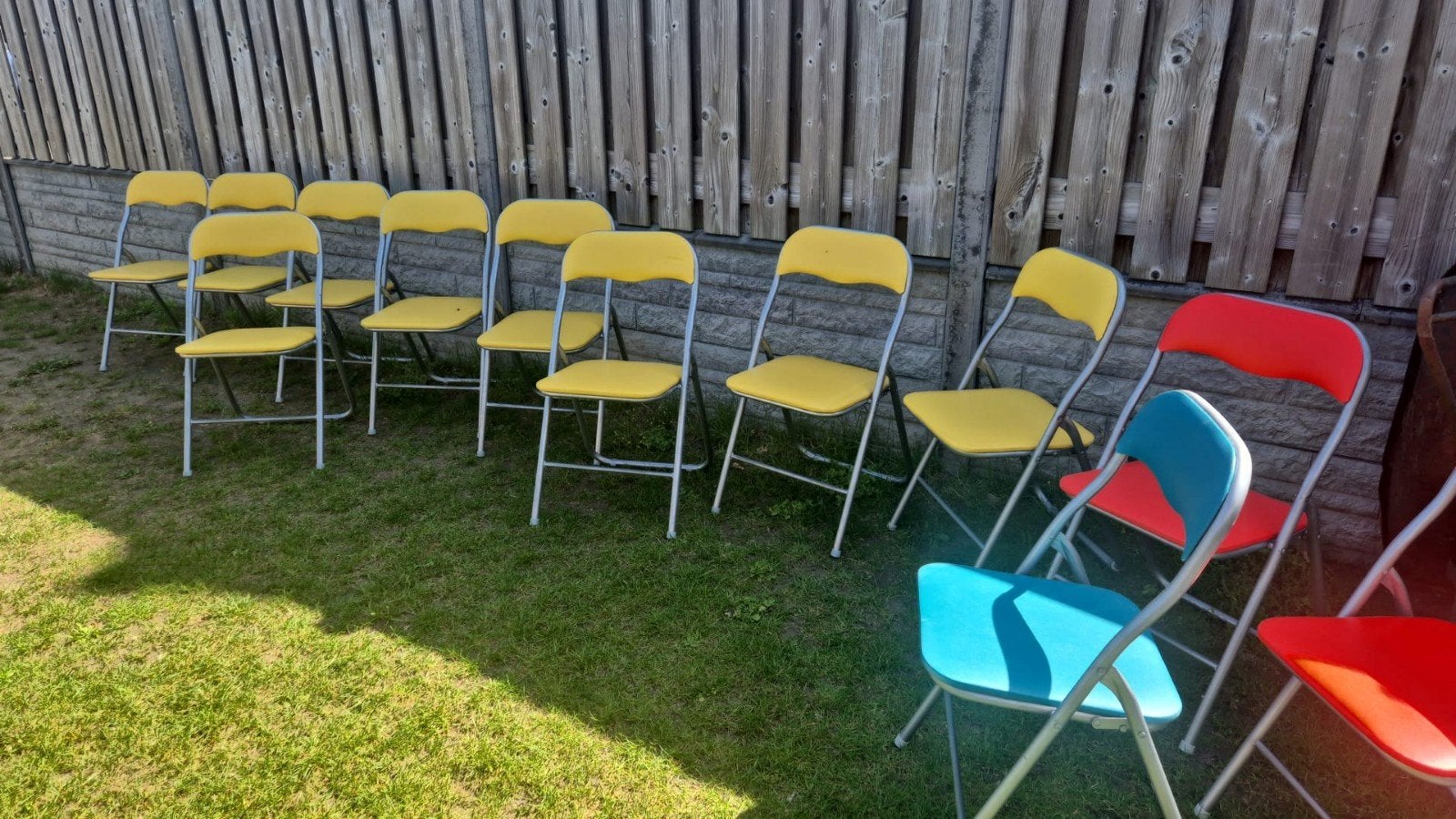 Klapstoelen in verschillende kleuren, Ophalen, Zo goed als nieuw, Vijf, Zes of meer stoelen