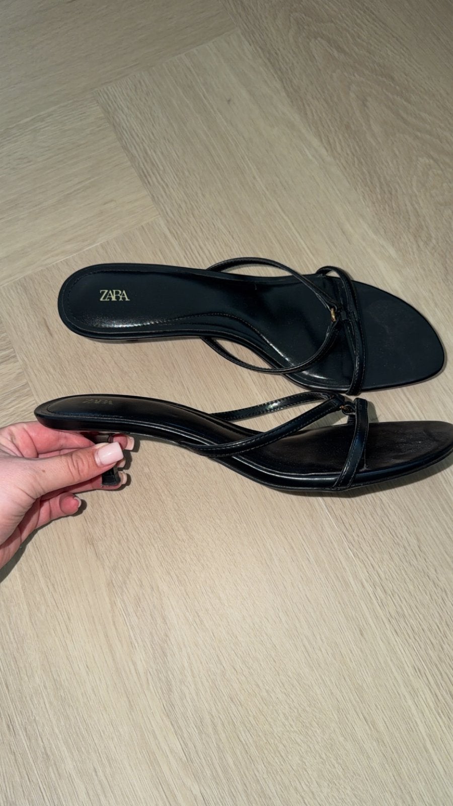 Zara Kittenheels Maat 41, Kleding | Dames, Ophalen of Verzenden, Gedragen, Zwart, Schoenen met lage hakken