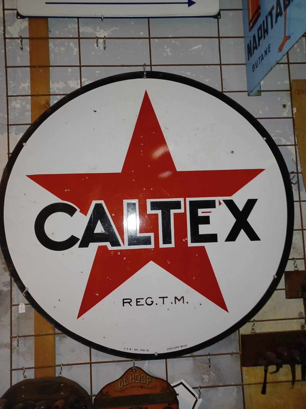 Emaille reclamebord Caltex uit 1958., Ophalen, Gebruikt, Reclamebord