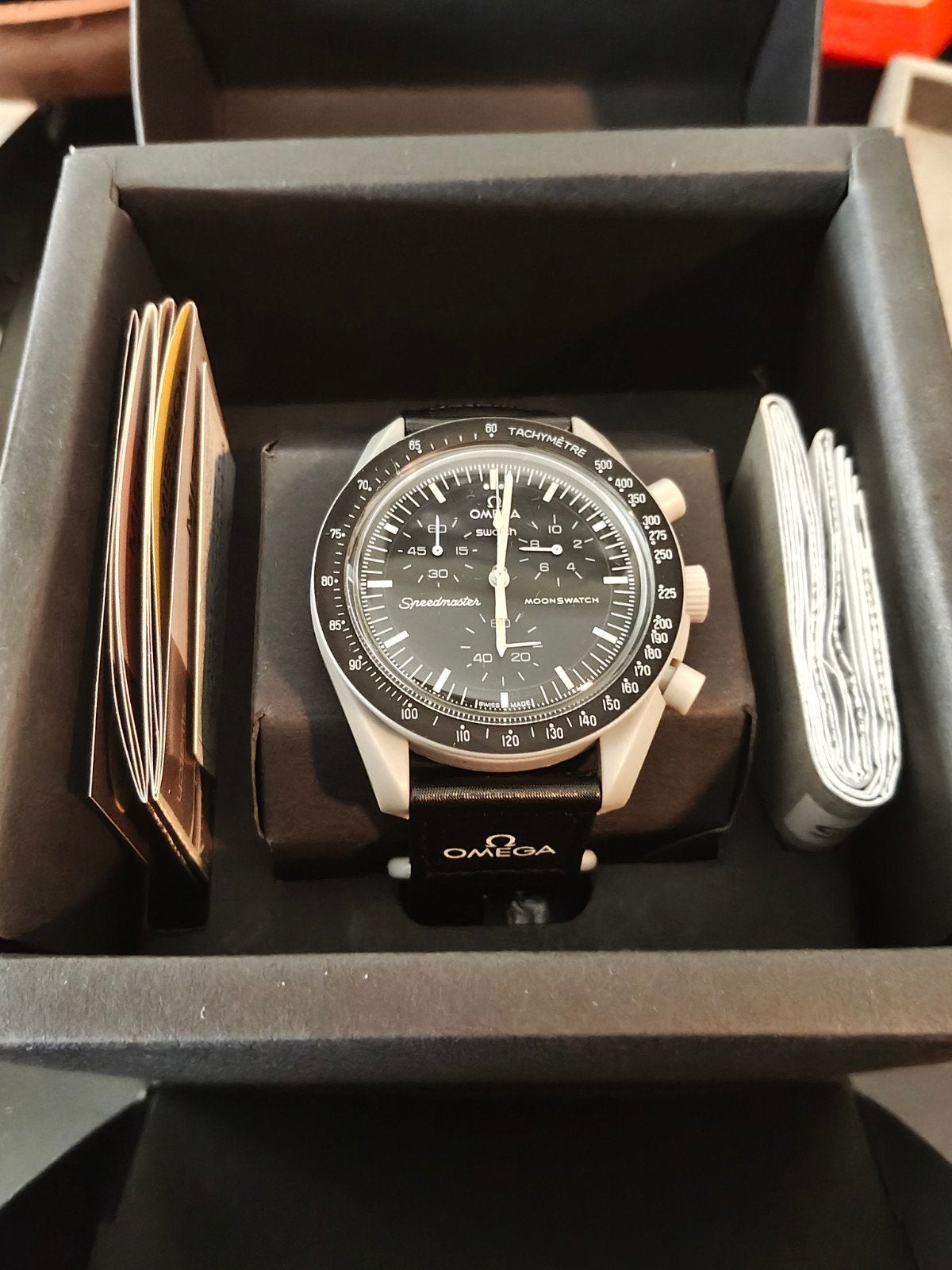 Moonswatch Mission to the Moon -  Nieuwstraat, Sieraden, Tassen en Uiterlijk, Horloges | Heren, Overige materialen, Polshorloge