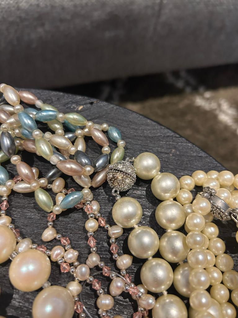 Grote collectie parelkettingen en sieraden, Overige materialen, Gebruikt, Wit, Ophalen of Verzenden