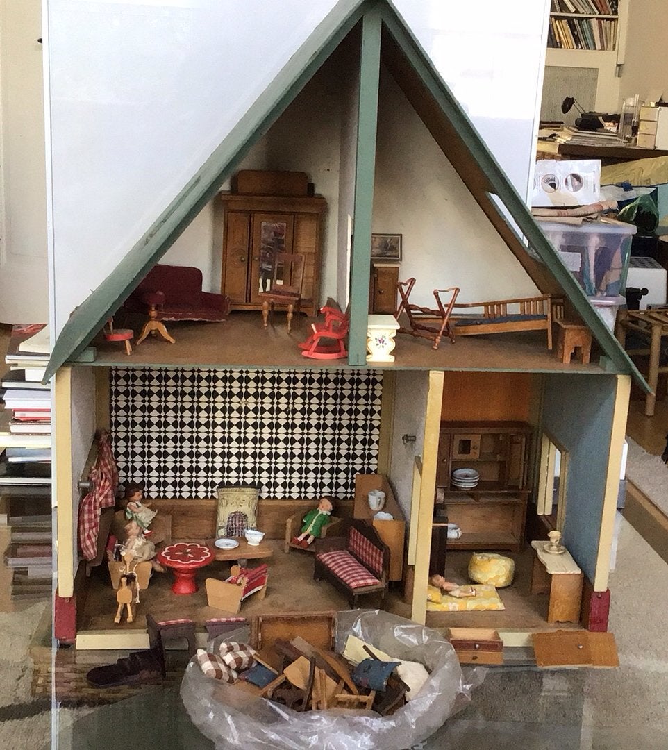 Antiek poppehuis met antieke poppetjes, Antiek en Kunst, Antiek | Speelgoed, Ophalen