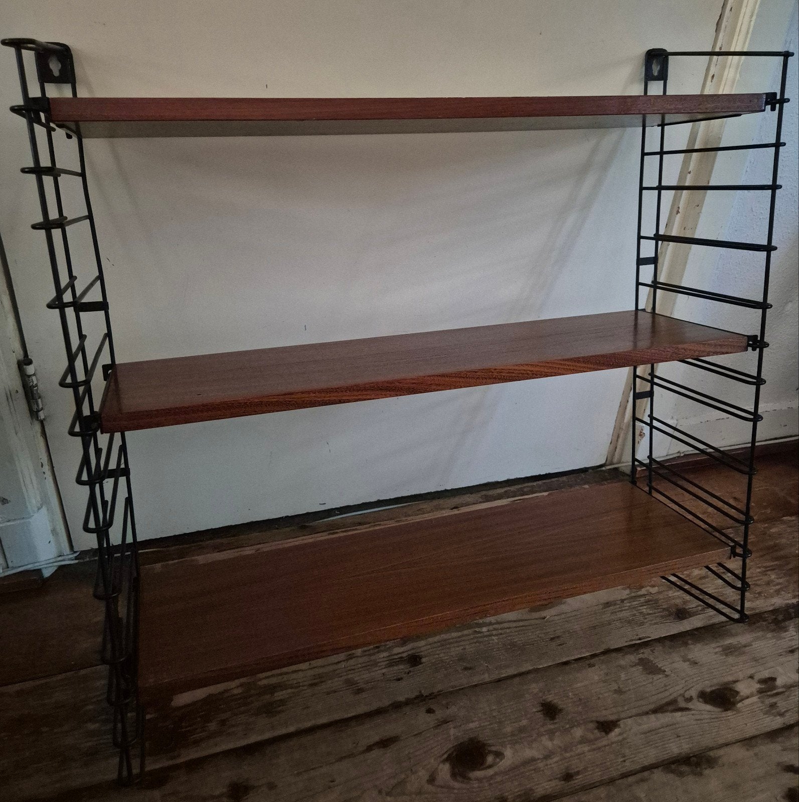 Vintage houten wandrek boekenrek wandplank, Ophalen of Verzenden, 25 tot 50 cm, Minder dan 150 cm, Minder dan 100 cm