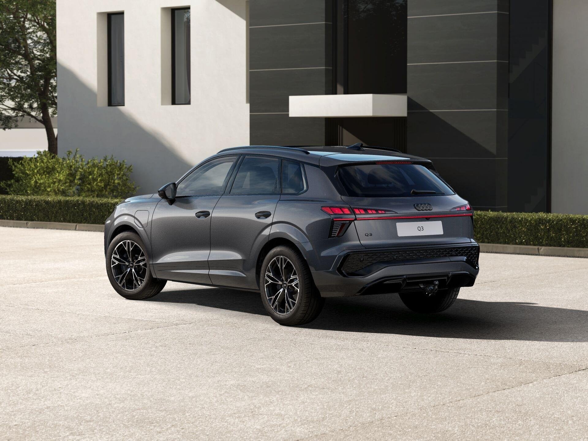 Audi Q3 1.5 e-hybrid 272pk S Edition | Panoramadak | 19" Vel, Auto's, 12 maanden, 1800 kg, 1498 cc, 4 cilinders