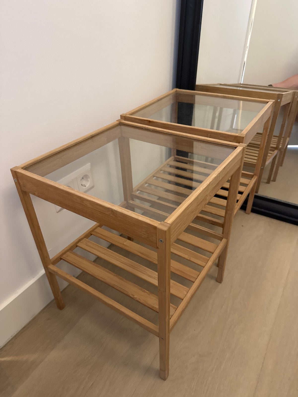 Set van 2 bamboe bijzettafels met glazen blad, Ophalen, Minder dan 45 cm, Minder dan 55 cm, Zo goed als nieuw
