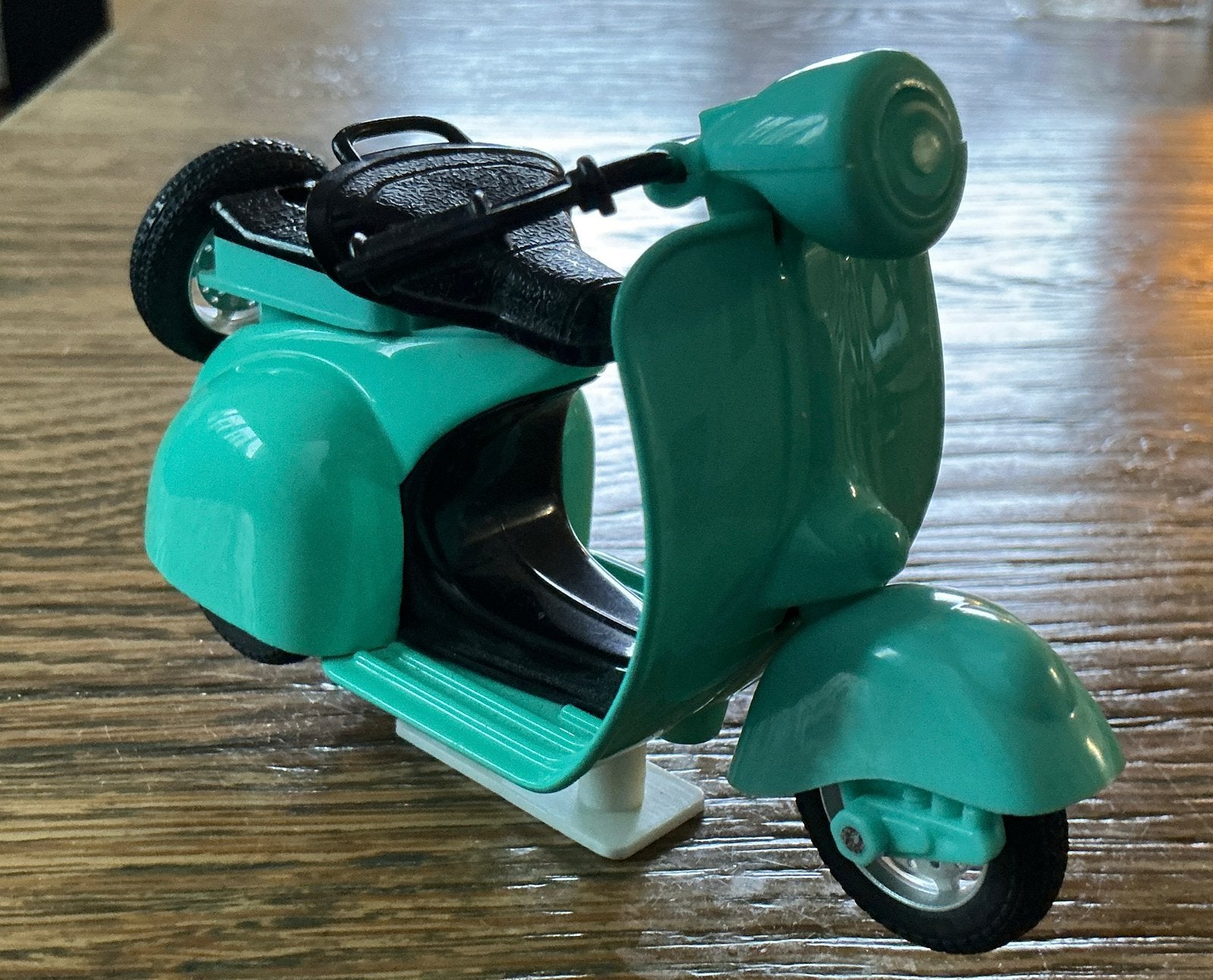 Grote mintgroene Vespa scooter zgan 12 CM LANG, Ophalen, Zo goed als nieuw