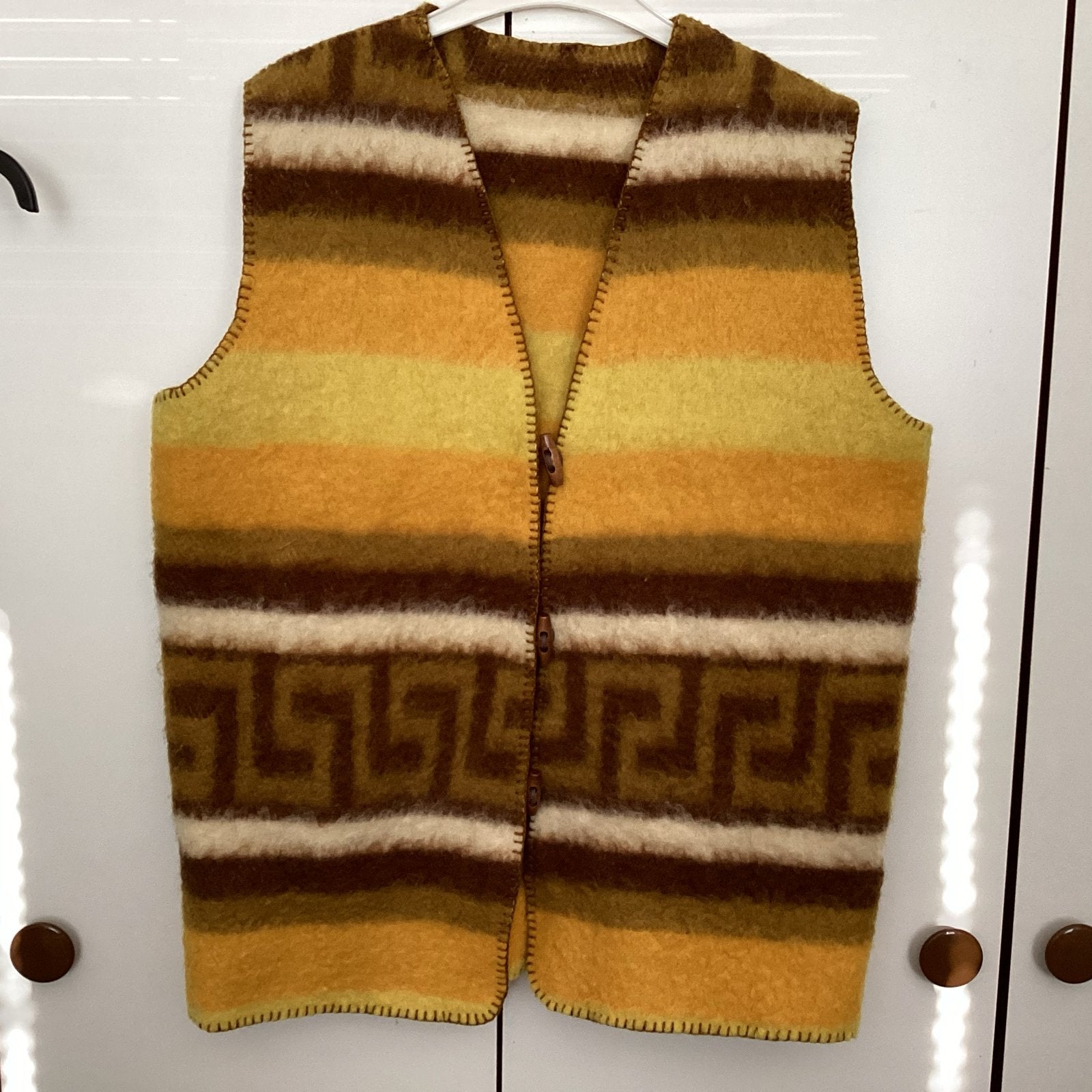 Uniek wollen vest/ mouwloze jas van wollen dekenstof, M/L, Ophalen of Verzenden, Nieuw, Maat 42/44 (L), Meerkleurig