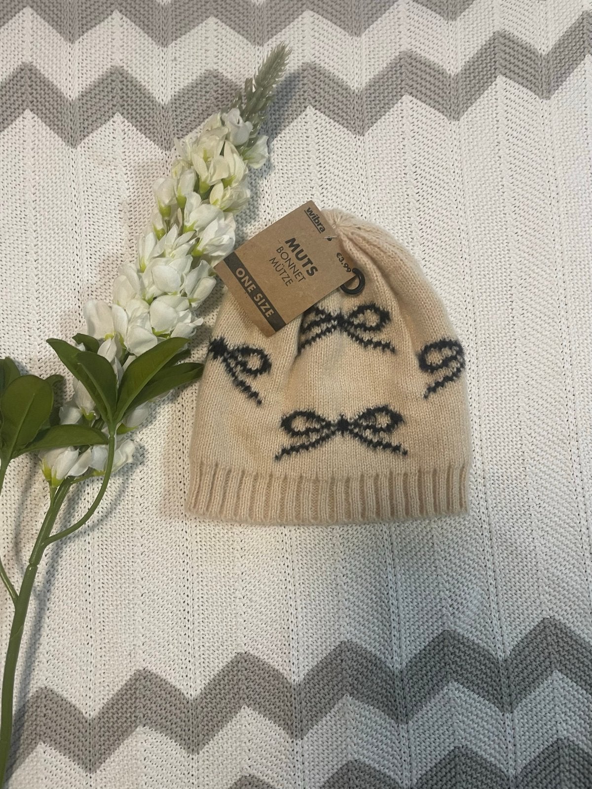 NIEUW, beige gebreide wintermuts met strikjes, een maat, Kinderen en Baby's, Meisje, Nieuw, Ophalen of Verzenden, Maat 86