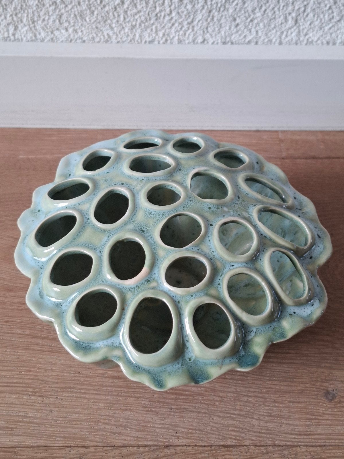 Des Pots groene flower frog / vaas klein, Aardewerk of Porselein, Ophalen of Verzenden, Zo goed als nieuw, Minder dan 50 cm