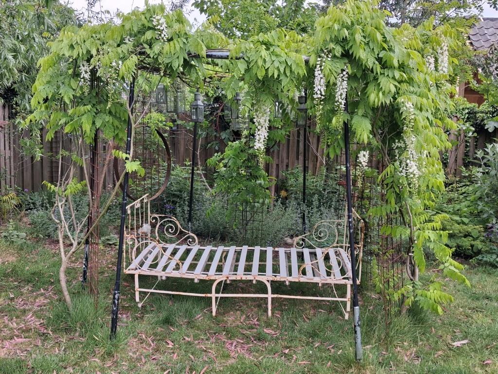 Frans inklapbaar ijzeren ledikant/day bed, Ophalen