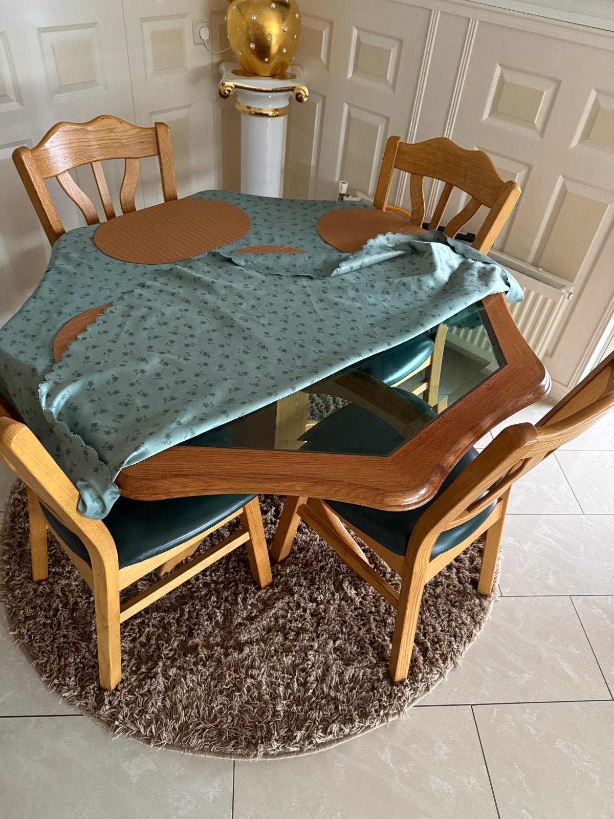Houten eettafel set met glazen onderplaat en 4 stoelen, Huis en Inrichting, Tafels | Eettafels, Ophalen, Gebruikt, 100 tot 150 cm
