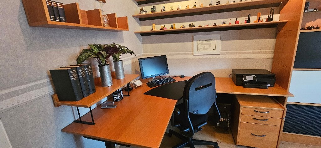 Bureau, kasten Ikea en Bureaustoel Ahrend, Gebruikt, Bureau-kast combinatie, Ophalen, Overige stijlen