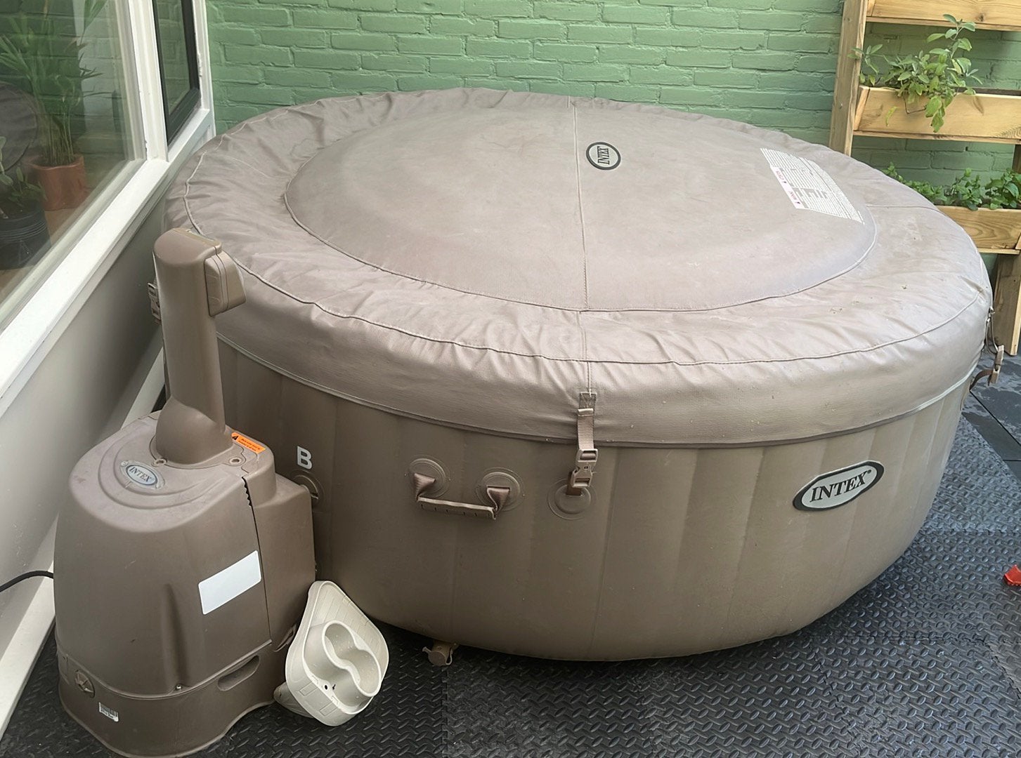 Intex jacuzzi - 4 personen, Ophalen, Gebruikt, Filter, Opblaasbaar