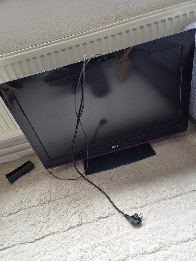 GRATIS Oude LG tv - werkt niet meer, Ophalen, 50 Hz, 80 tot 100 cm, Niet werkend