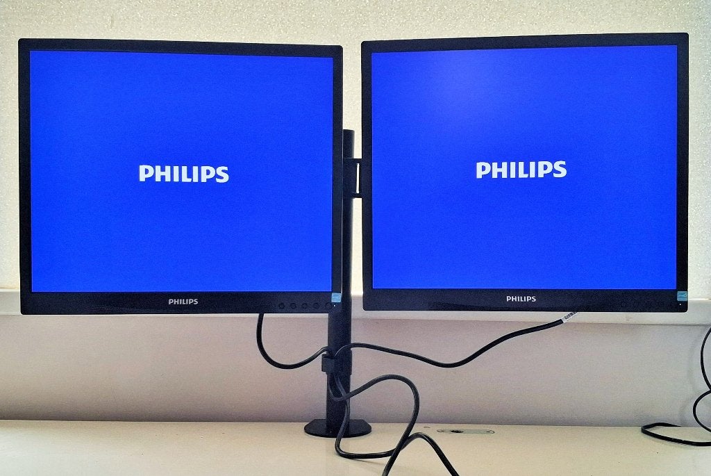 Monitorstandaard met 2 goede Philips LCD monitoren (19 inch), Ophalen, Gebruikt, Overige typen, Onbekend
