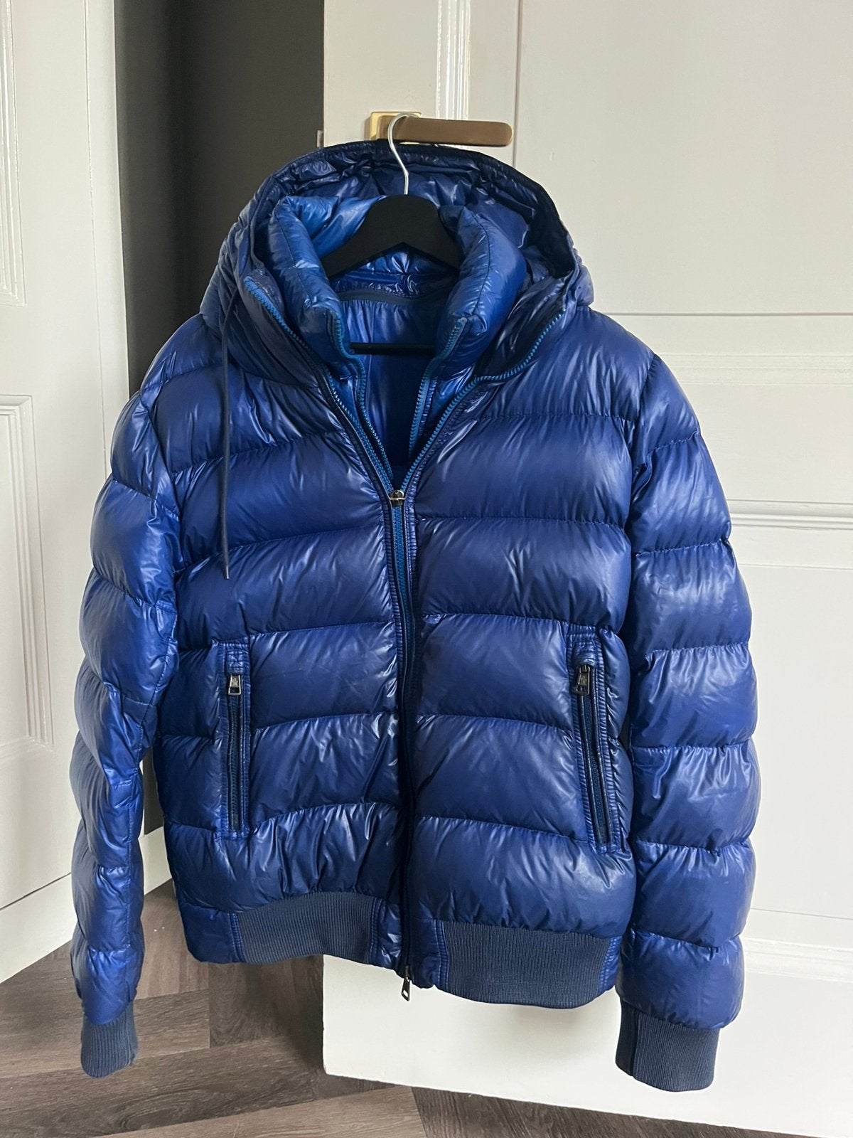 Moncler herenjas, Verzenden, Gedragen, Blauw